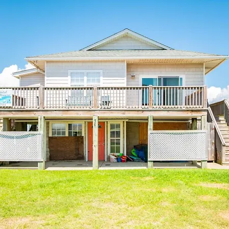 Coastal Breeze By Oak Island Accommodations